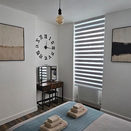 Tower Bridge Spacious King Bedroom With Extra Large Windows London Exterior photo