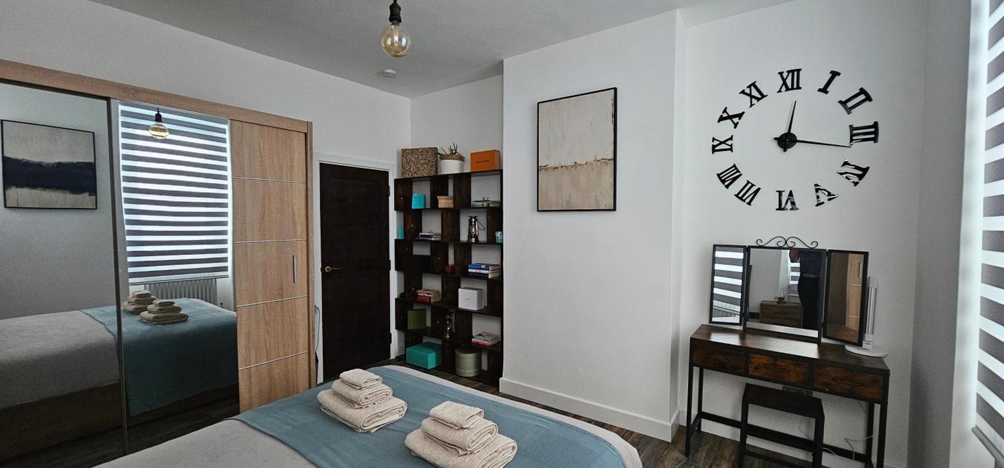 Tower Bridge Spacious King Bedroom With Extra Large Windows London Exterior photo